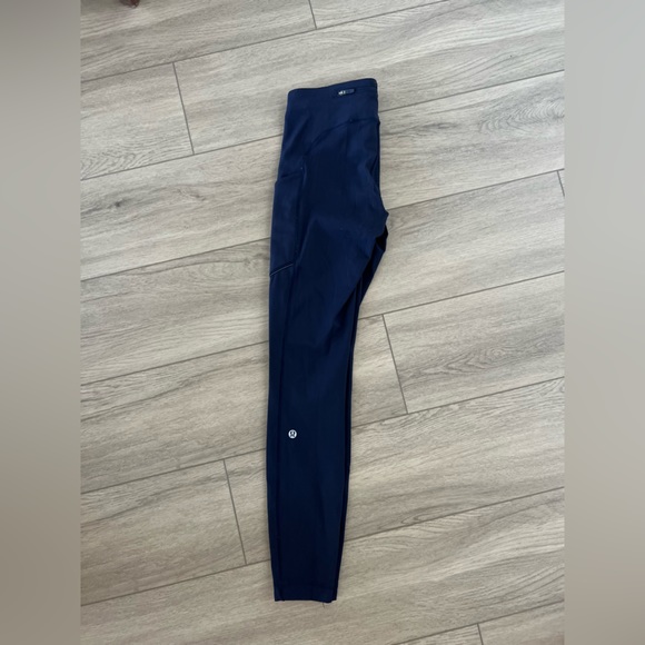 Fast and free Lululemon navy blue leggings - Picture 3 of 3
